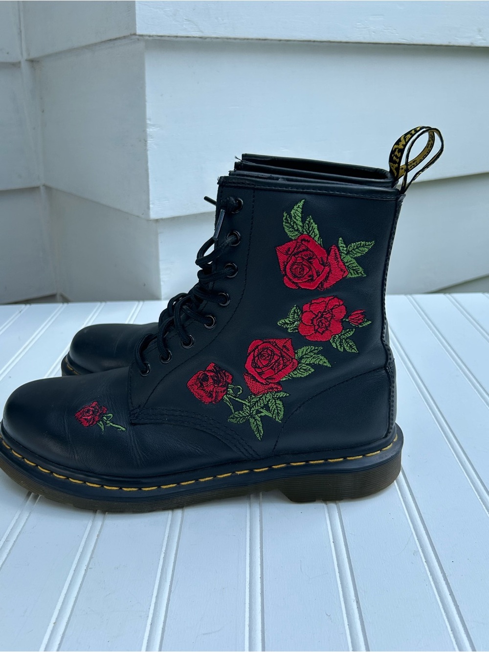 Dr. Martens Boots Vonda Flora Black Leather Lace-Up Red Rose Embroidery Size 10 - Picture 5 of 13